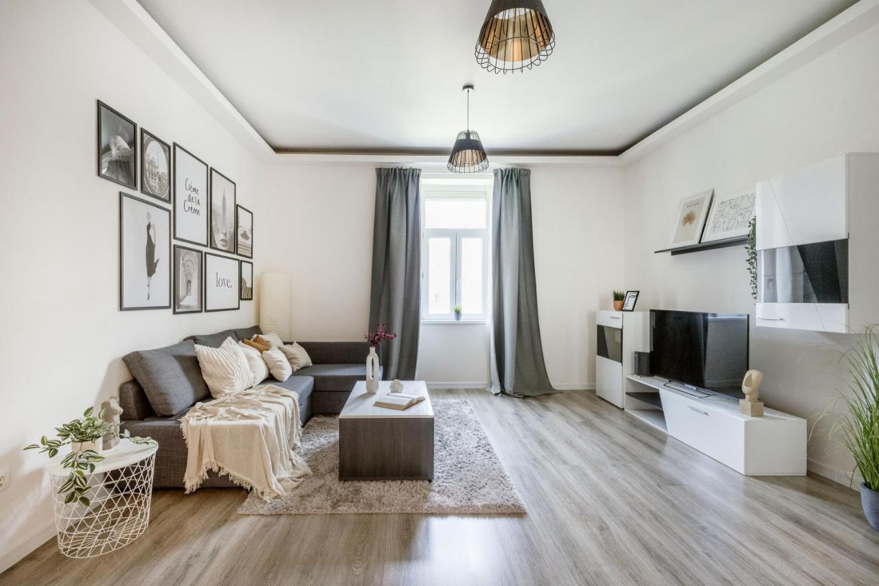 Casadeco Inspired Minimalist W/ New York Cafe Views Apartament *