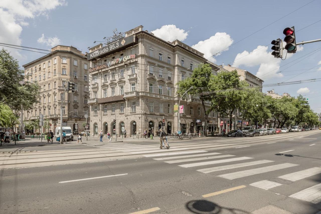 Casadeco Inspired Minimalist W/ New York Cafe Views Budapeszt